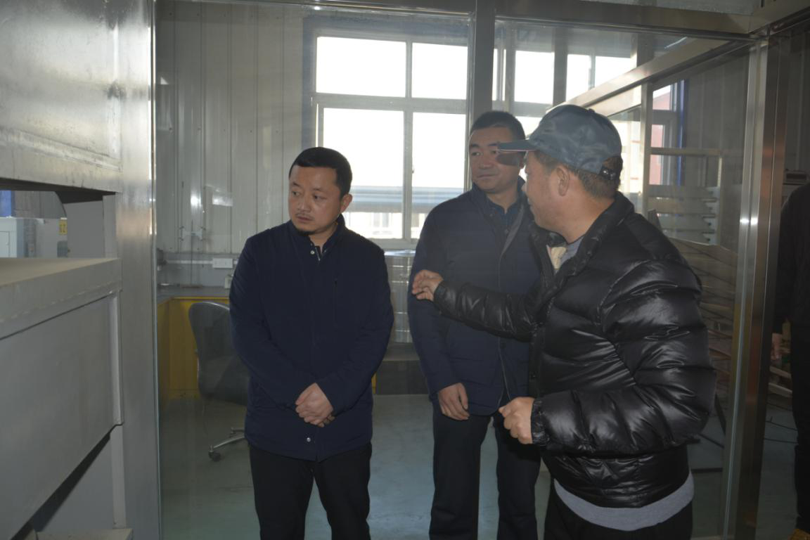 熱烈歡迎蘭州三友木業(yè)有限公司領(lǐng)導(dǎo)到五棵松木業(yè)參觀考察！