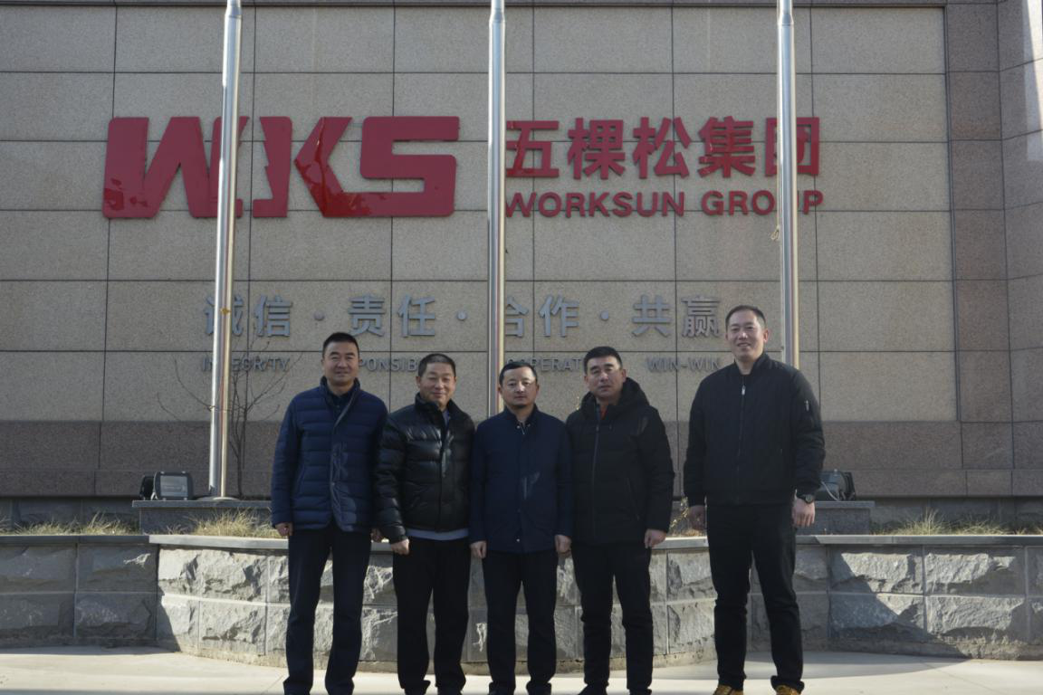 熱烈歡迎蘭州三友木業(yè)有限公司領(lǐng)導(dǎo)到五棵松木業(yè)參觀考察！